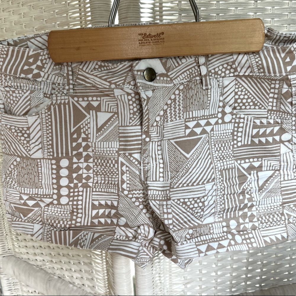 H&M mid rise shorts, great pattern, lightly worn
